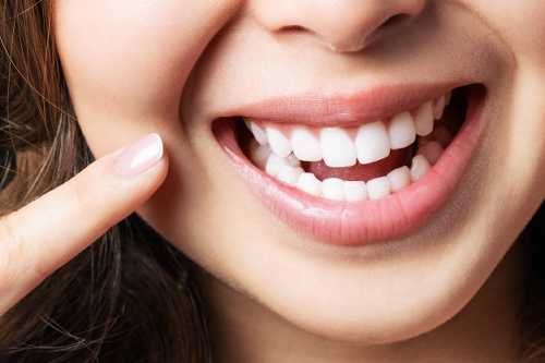 牙齒上出現神秘黑線？你的牙可能危險了！