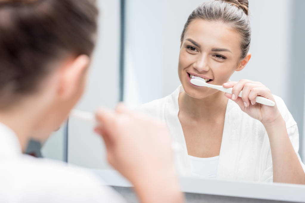 刷牙前牙刷應不應該沾水？很多人一輩子都不知道的真相！