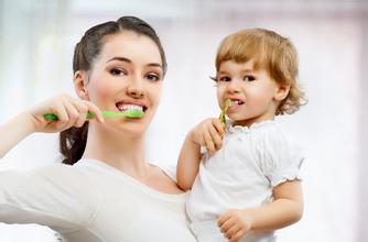 孩子多大能開始擦牙