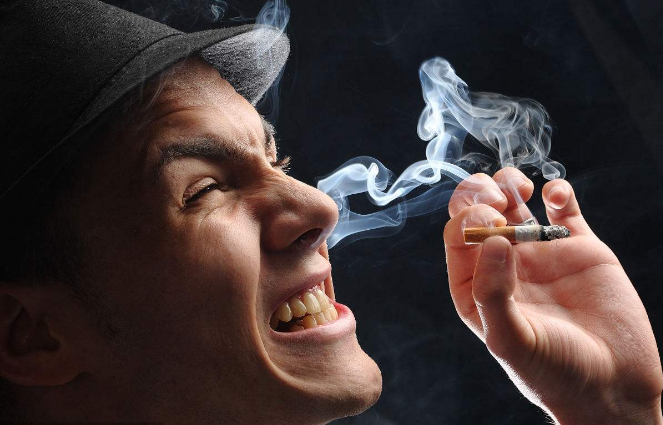 吸煙對牙周健康傷害