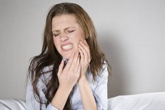 牙齒酸軟原因分析