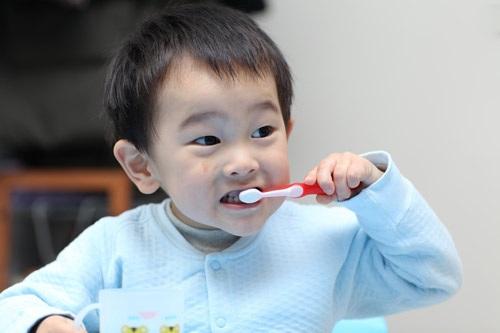 兒童牙齒畸形嘅不良習慣