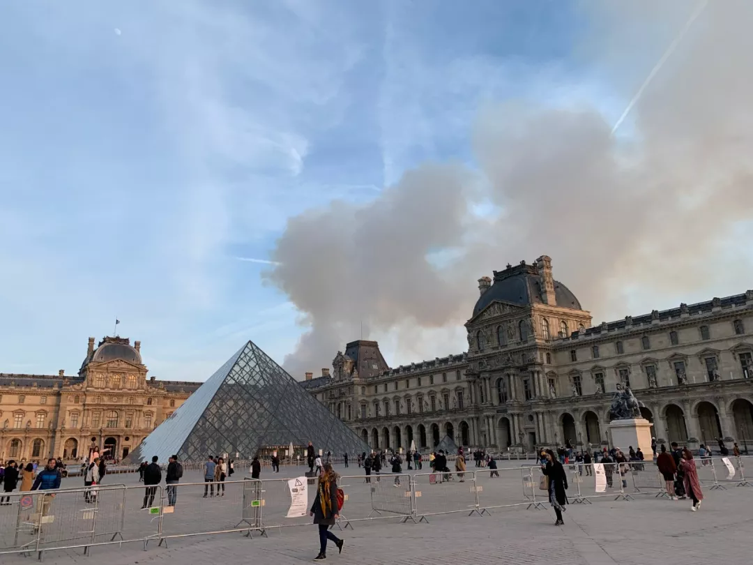巴黎聖母院失火